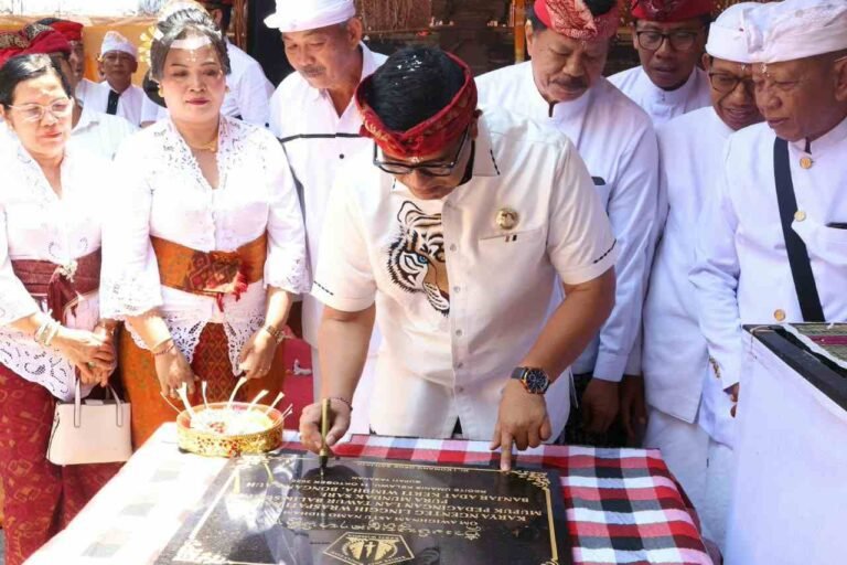 Bupati Sanjaya Tegaskan Nilai Spiritual dan Budaya dalam Karya Ngenteg Linggih Pura Mundak Sari