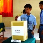 Demokrasi Dimulai dari Sekolah, Bupati Sanjaya Apresiasi Nyoblos Serentak Pemilos di Tabanan