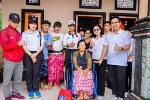 penyerahan kursi roda banjar senapan carangsari (3)_CjFoQjKt6f